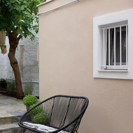 Irida's Detached House With Lovely Garden/yard In Center Apartment Athens