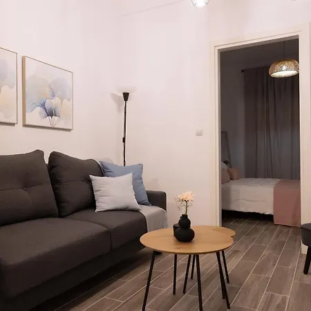 Apartment Irida's Detached House With Lovely Garden/yard In Center Athens